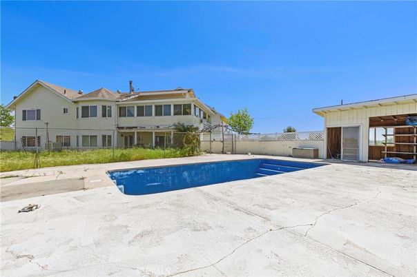 Exterior, Pool