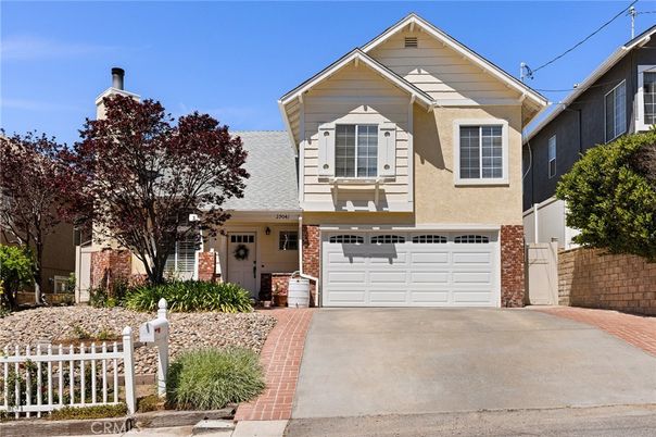 Attached, Exterior, Facade, American Craftsman