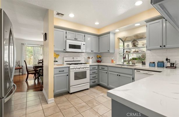 Dining room, Interior, Kitchen, Recessed Lighting, Stainless Steel Appliances, Wood Texture Flooring