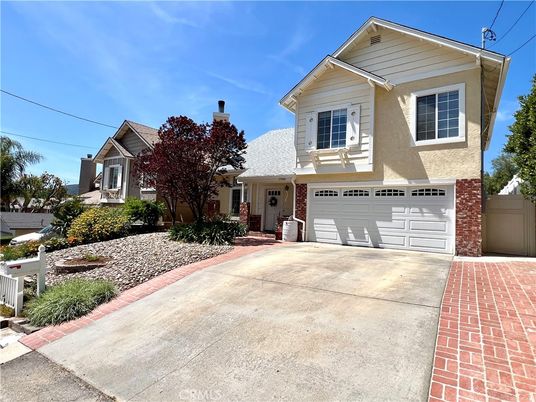 Attached, Exterior, Facade, American Craftsman