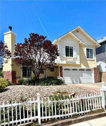 Attached, Exterior, Facade, Brick Facade, American Craftsman