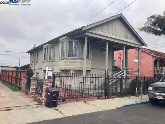 Exterior, Facade, American Craftsman