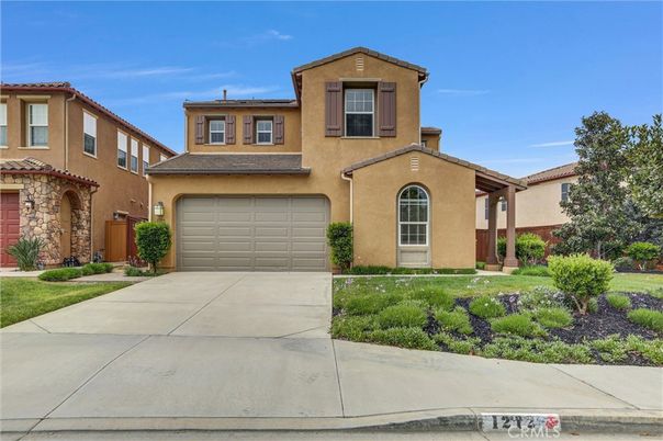Attached, Exterior, Facade, Mediterranean