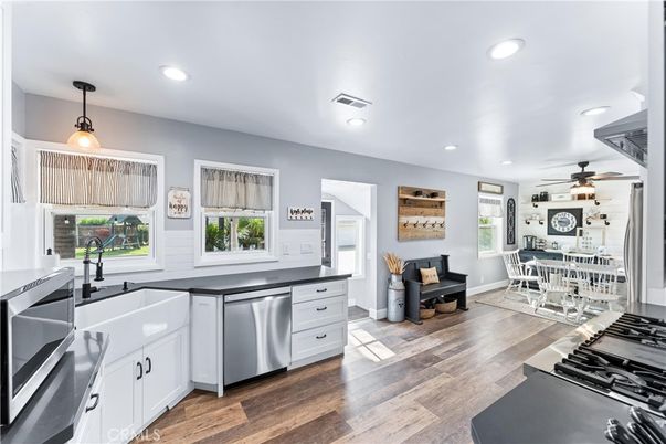 Dining room, Interior, Kitchen, Pendant Lights, Recessed Lighting, Wood Texture Flooring