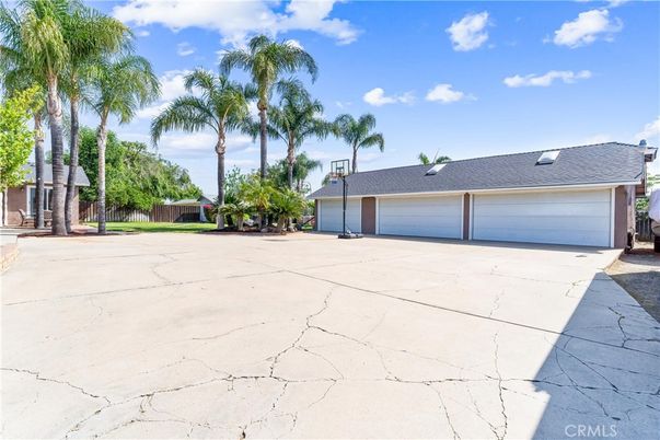 Detached Garage, Exterior