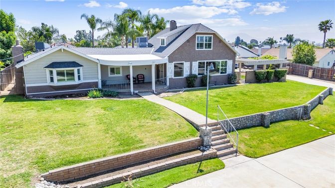 Backyard, Exterior, Facade, Ranch