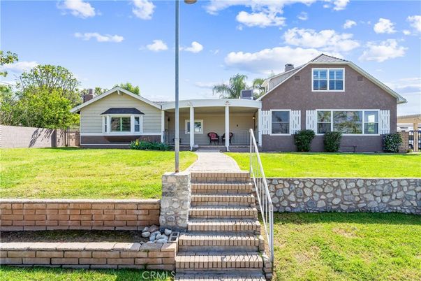 Backyard, Exterior, Facade, Ranch