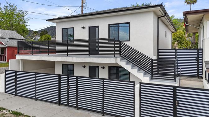 Exterior, Facade, Modern