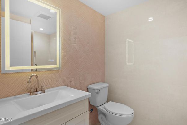 Bathroom, Interior, Recessed Lighting