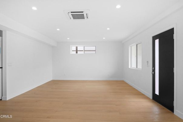 Empty room, Interior, Recessed Lighting, Wood Texture Flooring