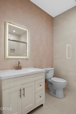 Bathroom, Interior, Recessed Lighting