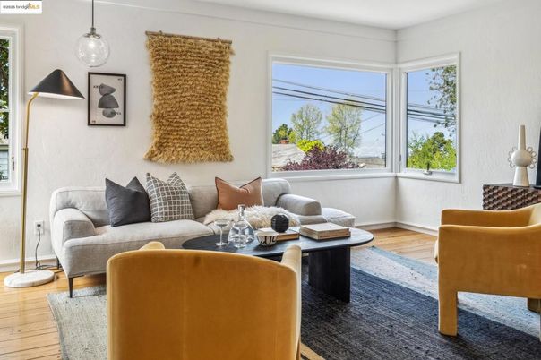 Interior, Living room, Pendant Lights, Wood Texture Flooring