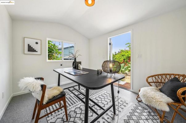 Home Office, Interior