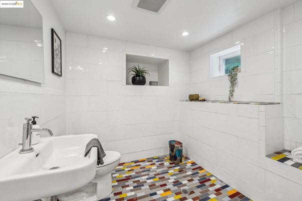 Bathroom, Interior, Recessed Lighting