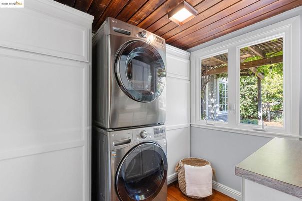 Interior, Utility Closets, Washer, Wooden Ceilings, Wood Texture Flooring
