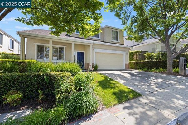 Attached, Exterior, Facade, Ranch