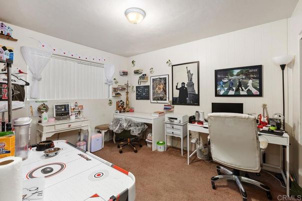 Home Office, Interior