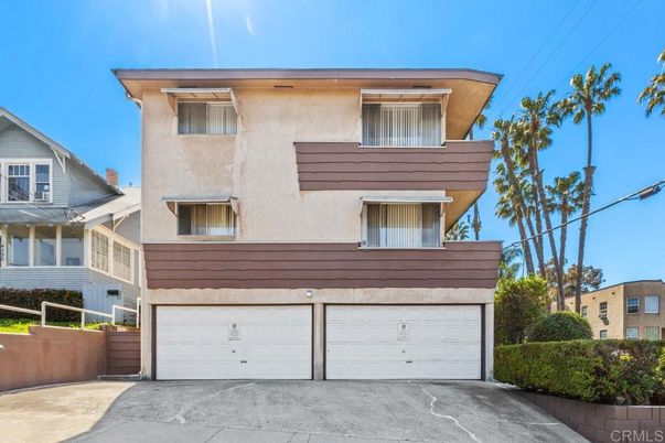 Attached, Exterior, Facade, Modern