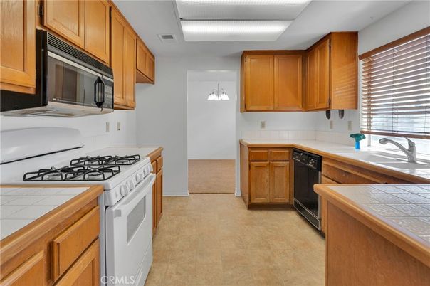 Interior, Kitchen, Pendant Lights, Tile Countertops