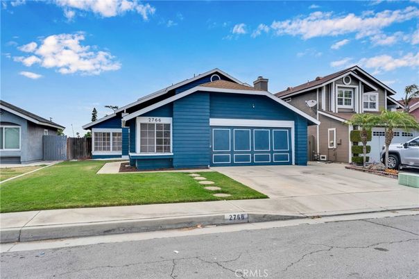 Attached, Exterior, Facade, American Craftsman