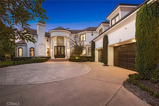 Attached, Exterior, Facade, Mediterranean