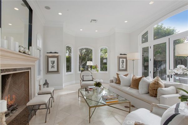 Fireplace, Interior, Living room, Recessed Lighting