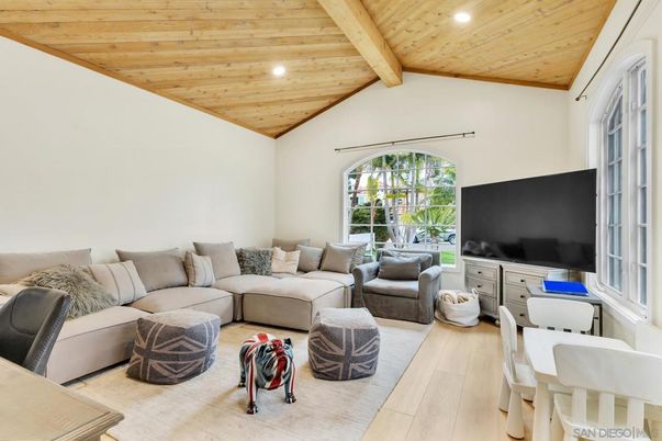 Interior, Living room, Recessed Lighting, Wooden Beams, Wooden Ceilings, Wood Texture Flooring