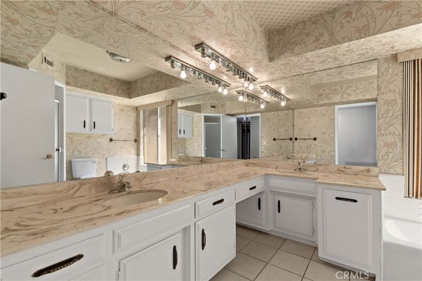 Bathroom, Dual Sink Vanities, Interior