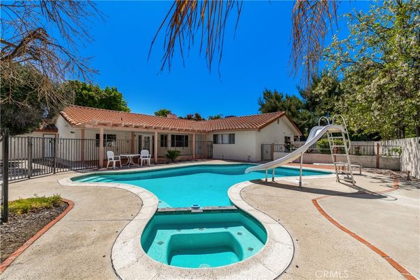 Exterior, Pool