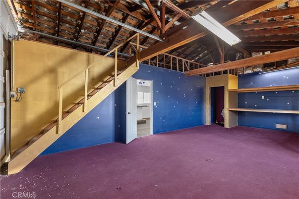 Empty room, Interior, Wooden Beams