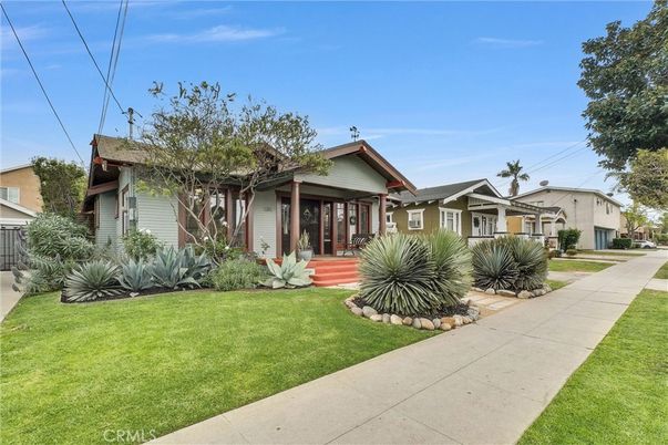 Backyard, Exterior, Facade, Ranch