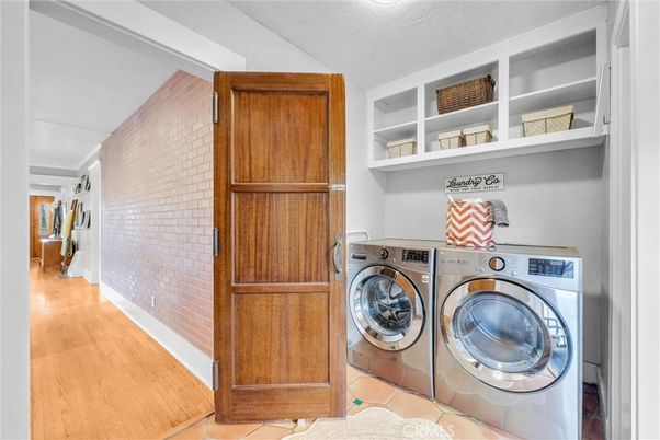 Interior, Stone Walls, Utility Closets, Washer, Wood Texture Flooring