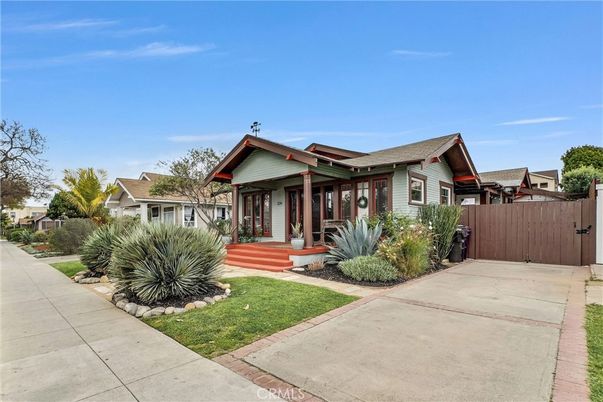 Exterior, Facade, Ranch