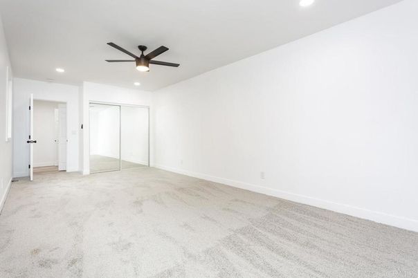 Empty room, Interior, Recessed Lighting