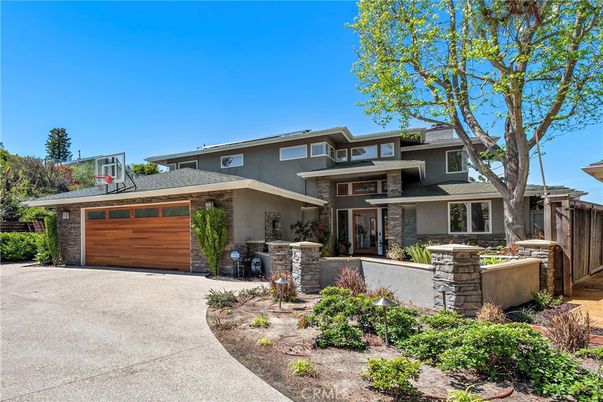 Attached, Exterior, Facade, Modern