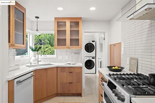 Interior, Kitchen, Pendant Lights, Recessed Lighting, Stainless Steel Appliances, Washer