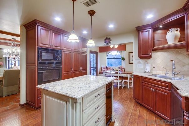 Chandelier, Dining room, Interior, Kitchen, Pendant Lights, Recessed Lighting, Wood Texture Flooring