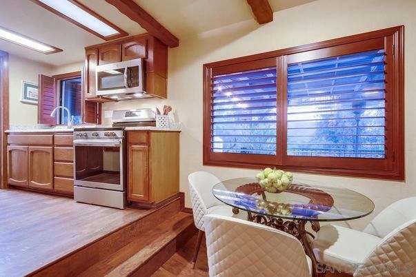Dining room, Interior, Kitchen, Stainless Steel Appliances, Wooden Beams, Wood Texture Flooring