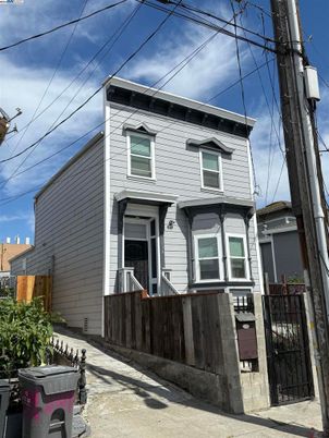 Exterior, Facade, American Foursquare
