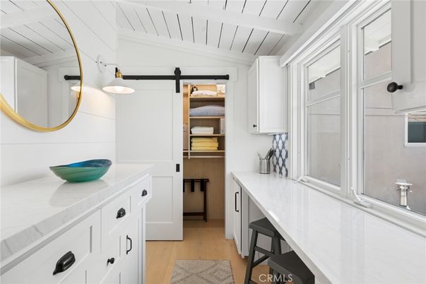Interior, Pendant Lights, Wood Texture Flooring