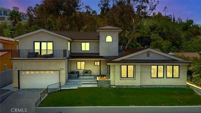 Attached, Exterior, Facade, Mediterranean