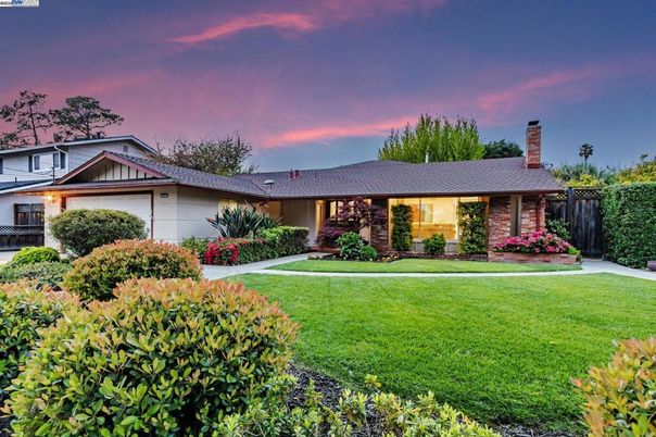 Attached, Backyard, Exterior, Facade, Brick Facade, Ranch