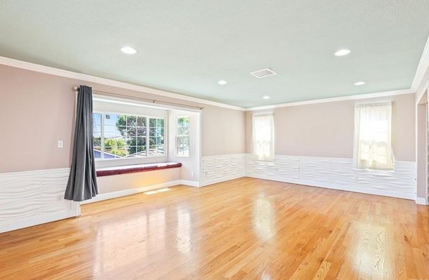 Empty room, Interior, Recessed Lighting, Wood Texture Flooring