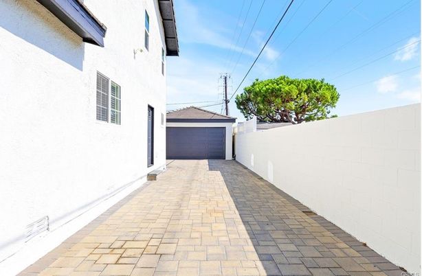 Detached Garage, Exterior
