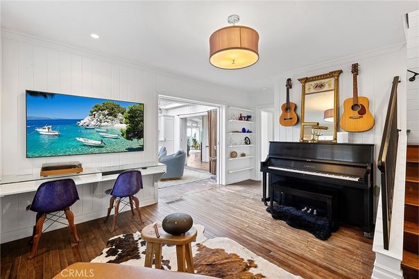 Interior, Piano, Recessed Lighting, Wood Texture Flooring