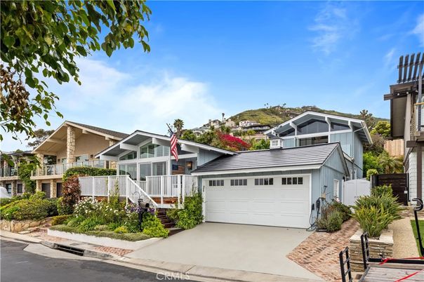 Attached, Exterior, Facade, American Craftsman