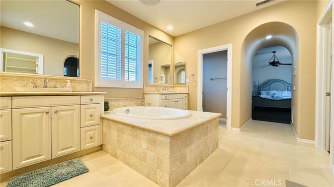Bathroom, Dual Sink Vanities, Interior, Recessed Lighting