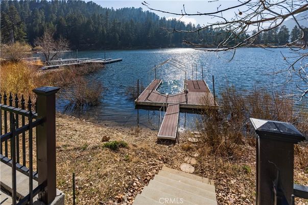 Exterior, Lake
