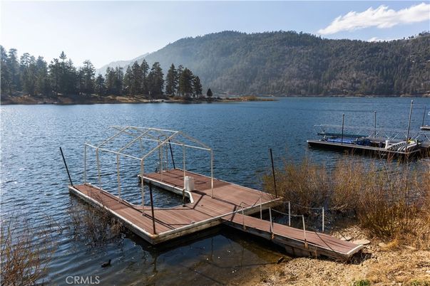 Exterior, Lake