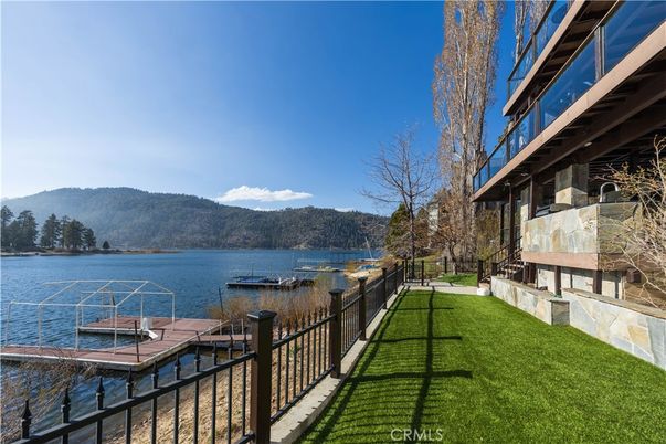 Exterior, Lake